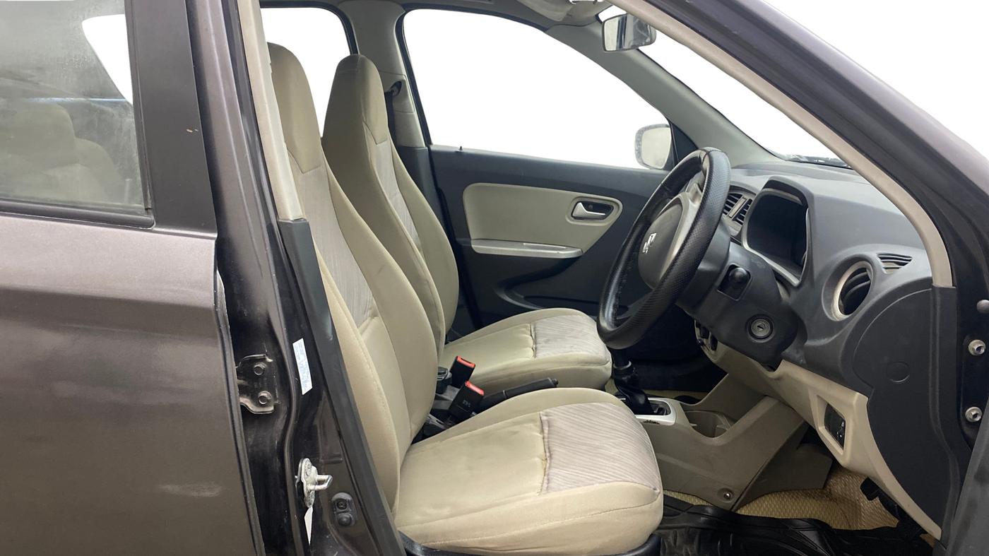 2016 Maruti Alto K10 VXI, Petrol, Manual, 75,713 km, Right Side Front Door Cabin