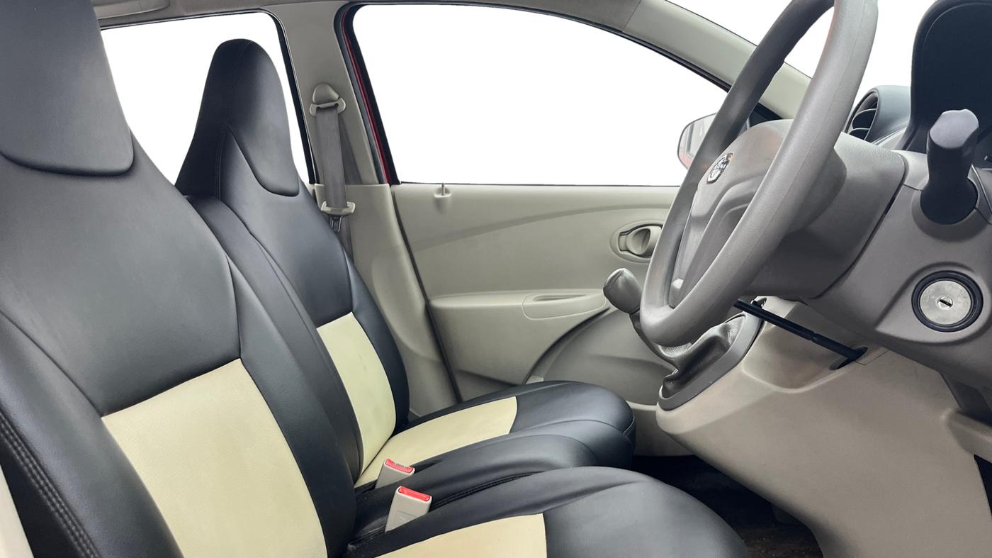 2014 Datsun Go T, Petrol, Manual, 73,041 km, Right Side Front Door Cabin