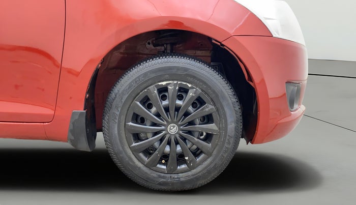 2013 Maruti Swift VXI, Petrol, Manual, 98,183 km, Right Front Wheel