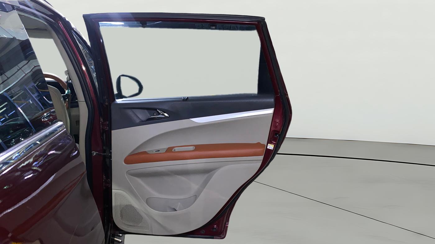 2018 Mahindra MARAZZO M8 7 STR, Diesel, Manual, 98,929 km, RHS Rear Door