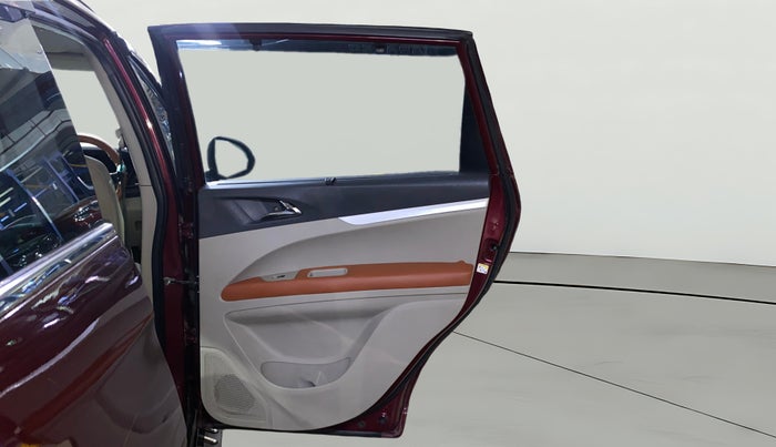 2018 Mahindra MARAZZO M8 7 STR, Diesel, Manual, 98,929 km, RHS Rear Door