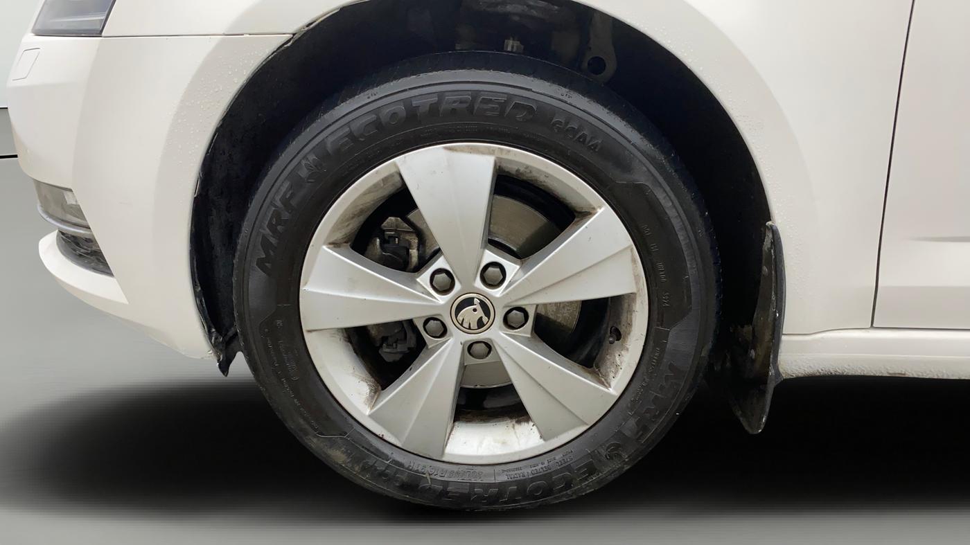 2019 Skoda Octavia STYLE 1.4 TSI, Petrol, Manual, 1,07,990 km, Left Front Wheel