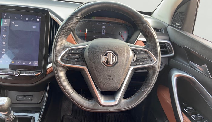 2020 MG HECTOR PLUS SHARP 2.0 DIESEL TURBO MT 6-STR, Diesel, Manual, 35,418 km, Steering Wheel Close Up