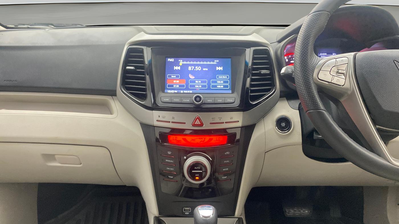 2024 Mahindra XUV300 W8 (O) 1.2 PETROL AMT, Petrol, Automatic, 15,125 km, Air Conditioner
