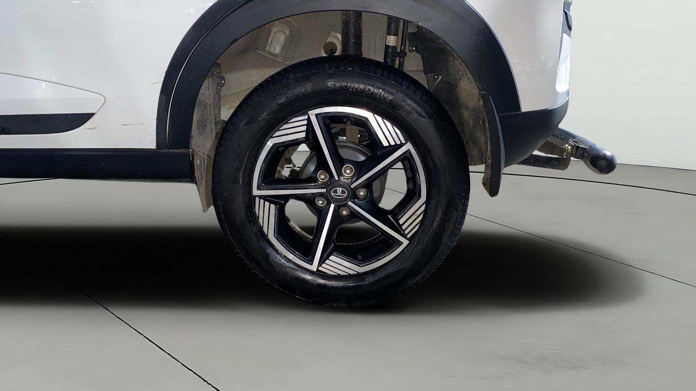 2025 Tata NEXON CREATIVE + SUNROOF 1.2 PETROL, Petrol, Manual, 8,414 km, Left Rear Wheel
