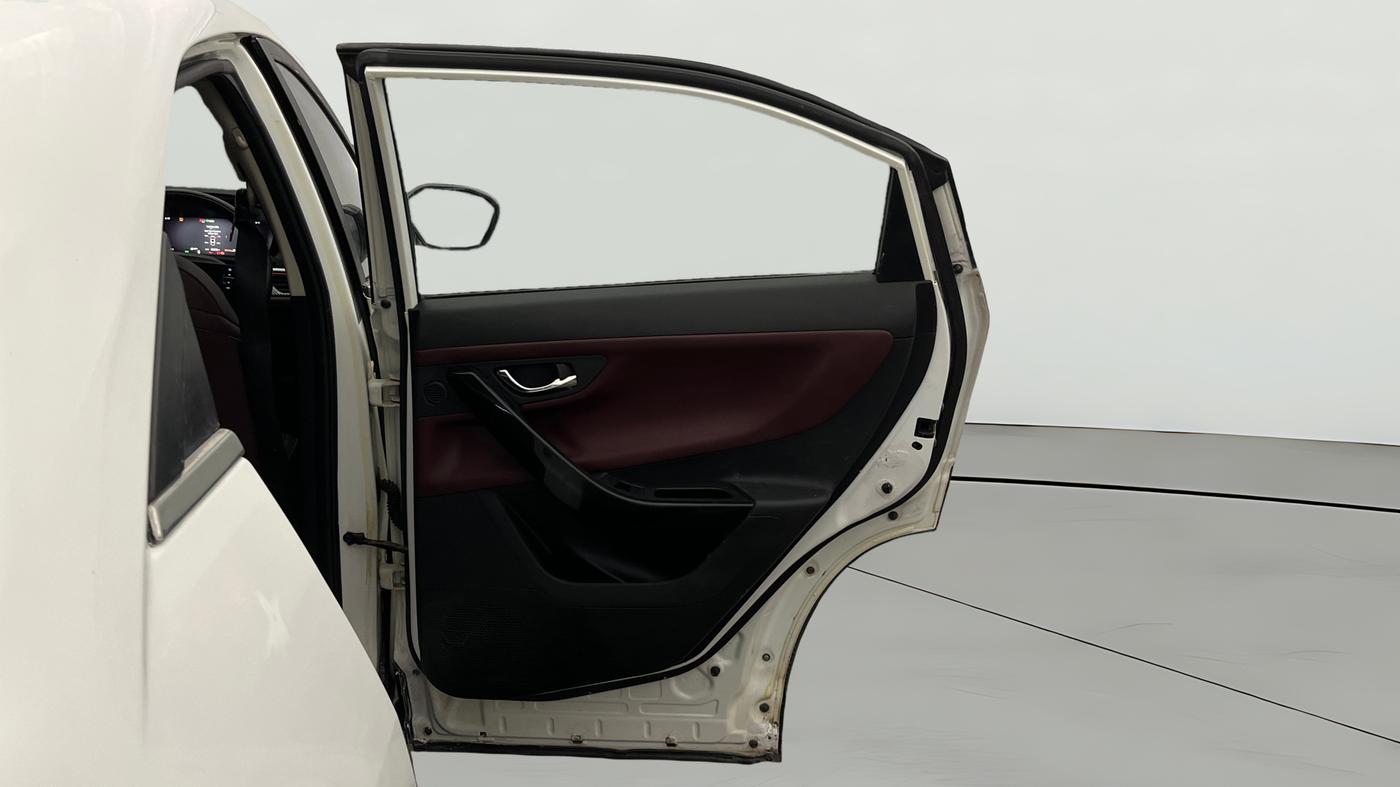 2024 Tata Curvv Accomplished S 1.2 Petrol 6MT, Petrol, Manual, 28,402 km, RHS Rear Door