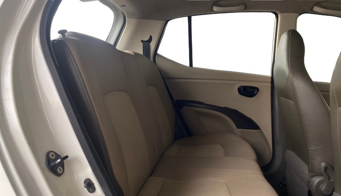 2014 Hyundai i10 MAGNA 1.1, Petrol, Manual, 1,31,558 km, Right Side Rear Door Cabin