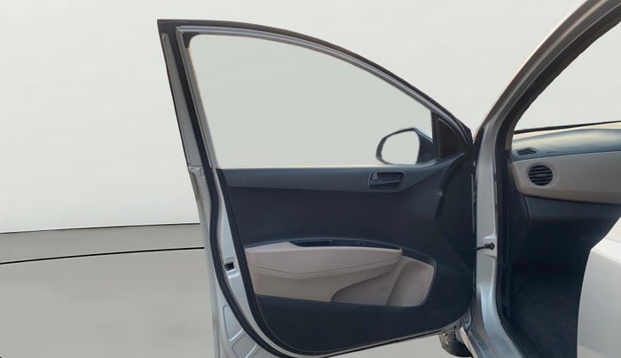 2017 Hyundai Xcent E+, Petrol, Manual, 1,01,762 km, LHS Front Door