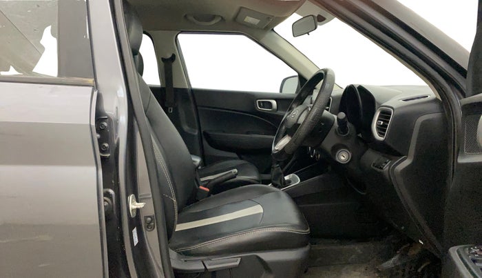 2022 Hyundai VENUE S+ 1.2, CNG, Manual, 56,314 km, Right Side Front Door Cabin