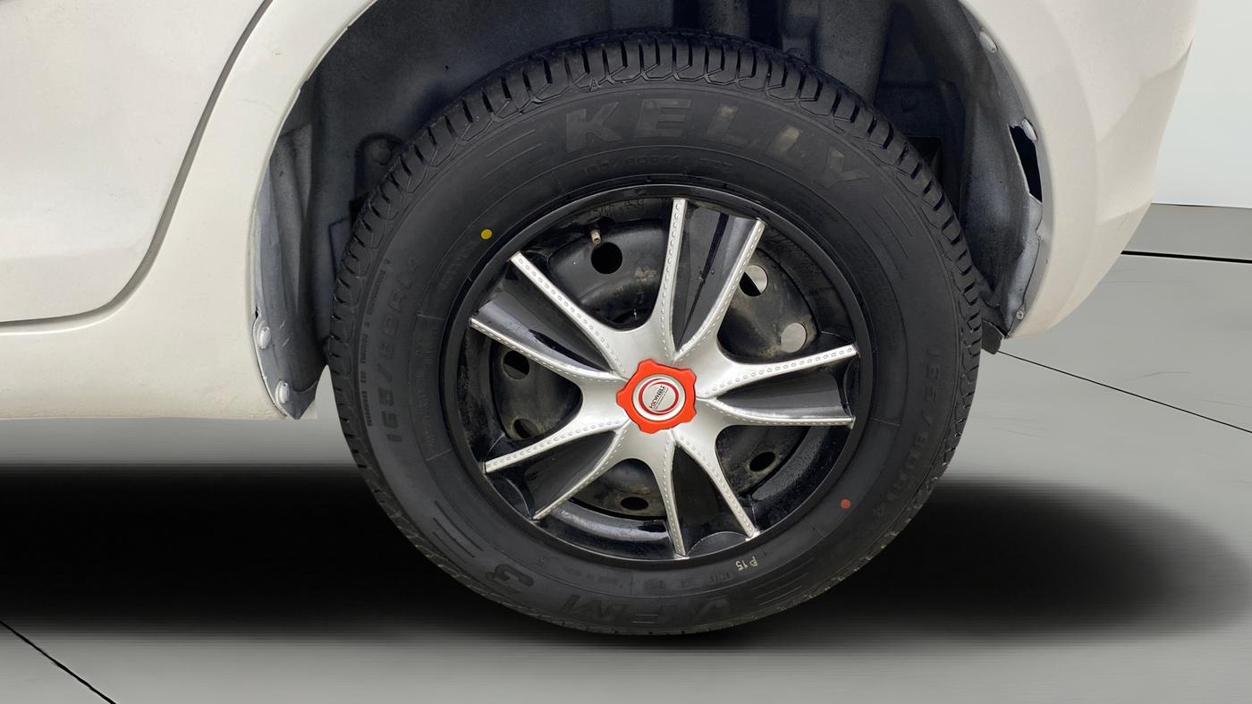 2015 Maruti Swift VDI, Diesel, Manual, 1,08,906 km, Left Rear Wheel