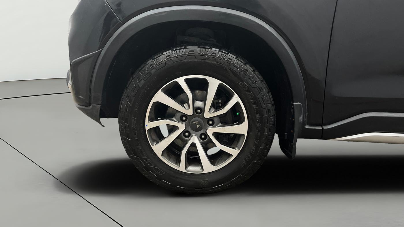 2023 Mahindra SCORPIO-N Z8 L DIESEL AT 2WD 6 STR, Diesel, Automatic, 1,18,649 km, Left Front Wheel