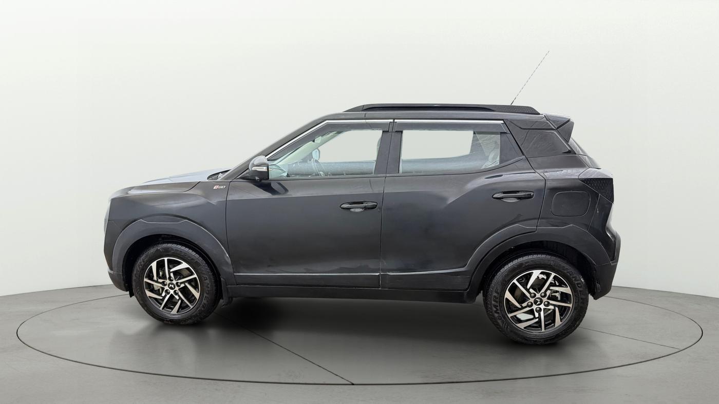 2024 Mahindra XUV 3XO AX5L 1.2 TGDi, Petrol, Manual, 21,211 km, Left Side