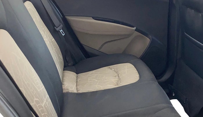 2016 Hyundai Grand i10 SPORTZ 1.2 KAPPA VTVT, CNG, Manual, 68,269 km, Right Side Rear Door Cabin