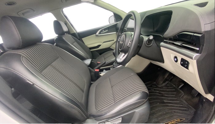 2022 KIA CARENS PRESTIGE PLUS 1.5 DIESEL 7 STR, Diesel, Manual, 33,074 km, Right Side Front Door Cabin