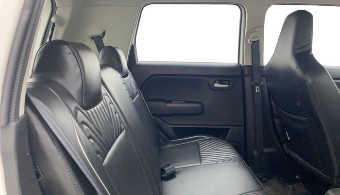 2022 Maruti New Wagon-R ZXI 1.2, Petrol, Manual, 24,832 km, Right Side Rear Door Cabin