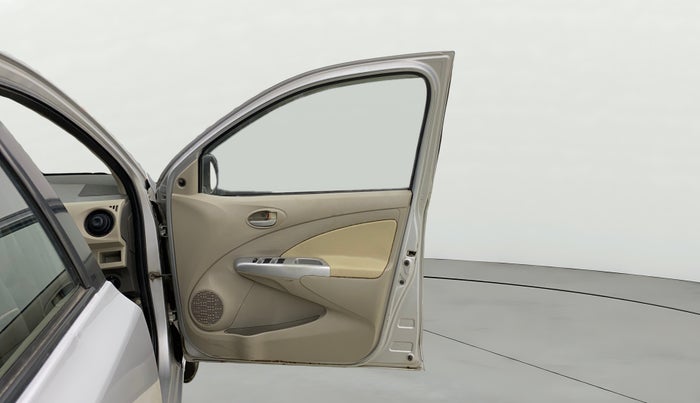 2013 Toyota Etios G, Petrol, Manual, 1,16,531 km, RHS Front Door