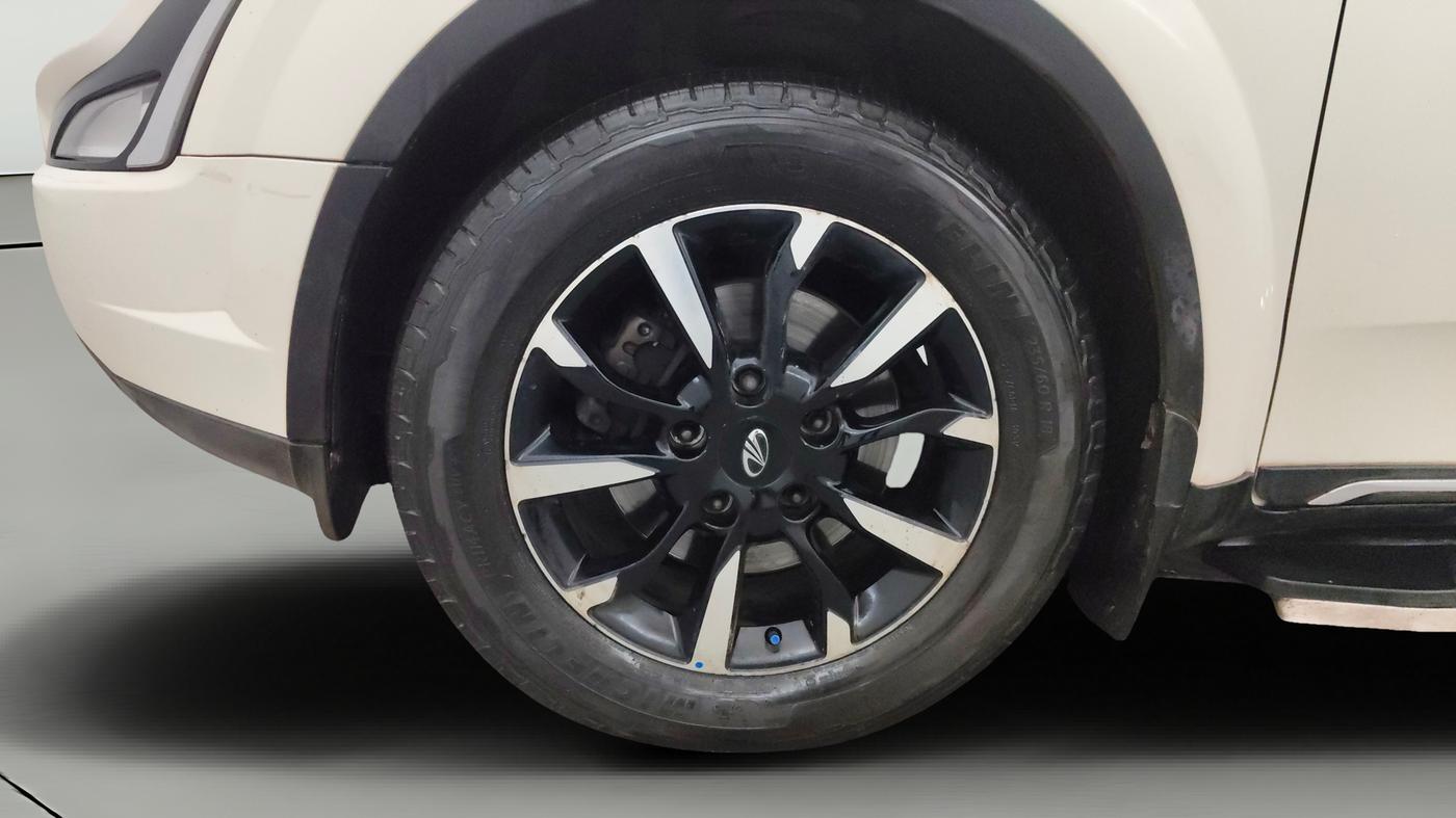 2021 Mahindra XUV500 W11 AT, Diesel, Automatic, 64,516 km, Left Front Wheel