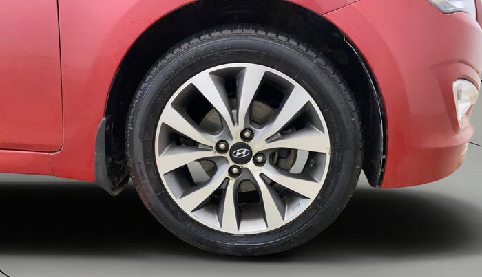 2015 Hyundai Verna FLUIDIC 4S 1.6 VTVT S(O), Petrol, Manual, 42,595 km, Right Front Wheel