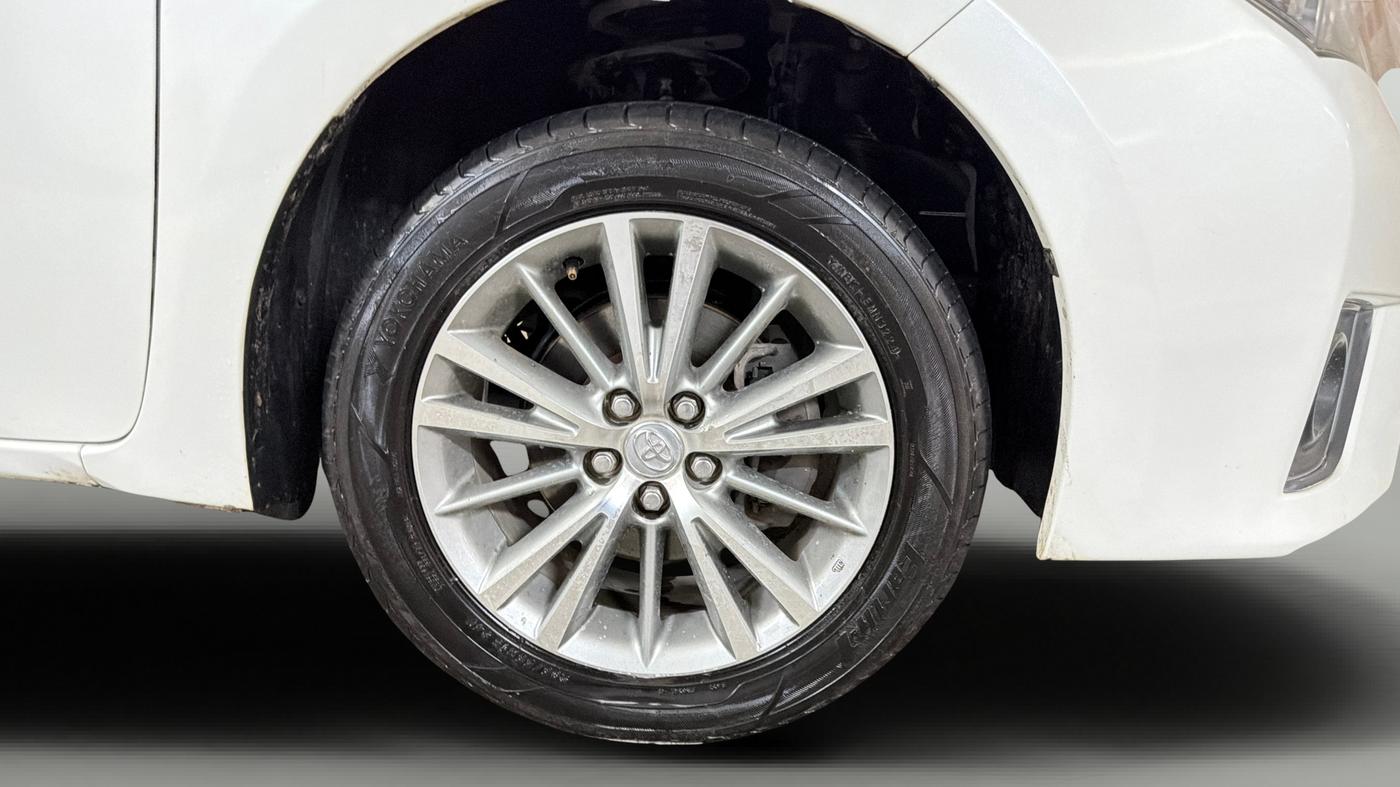 2015 Toyota Corolla Altis VL CVT PETROL, Petrol, Automatic, 1,06,107 km, Right Front Wheel