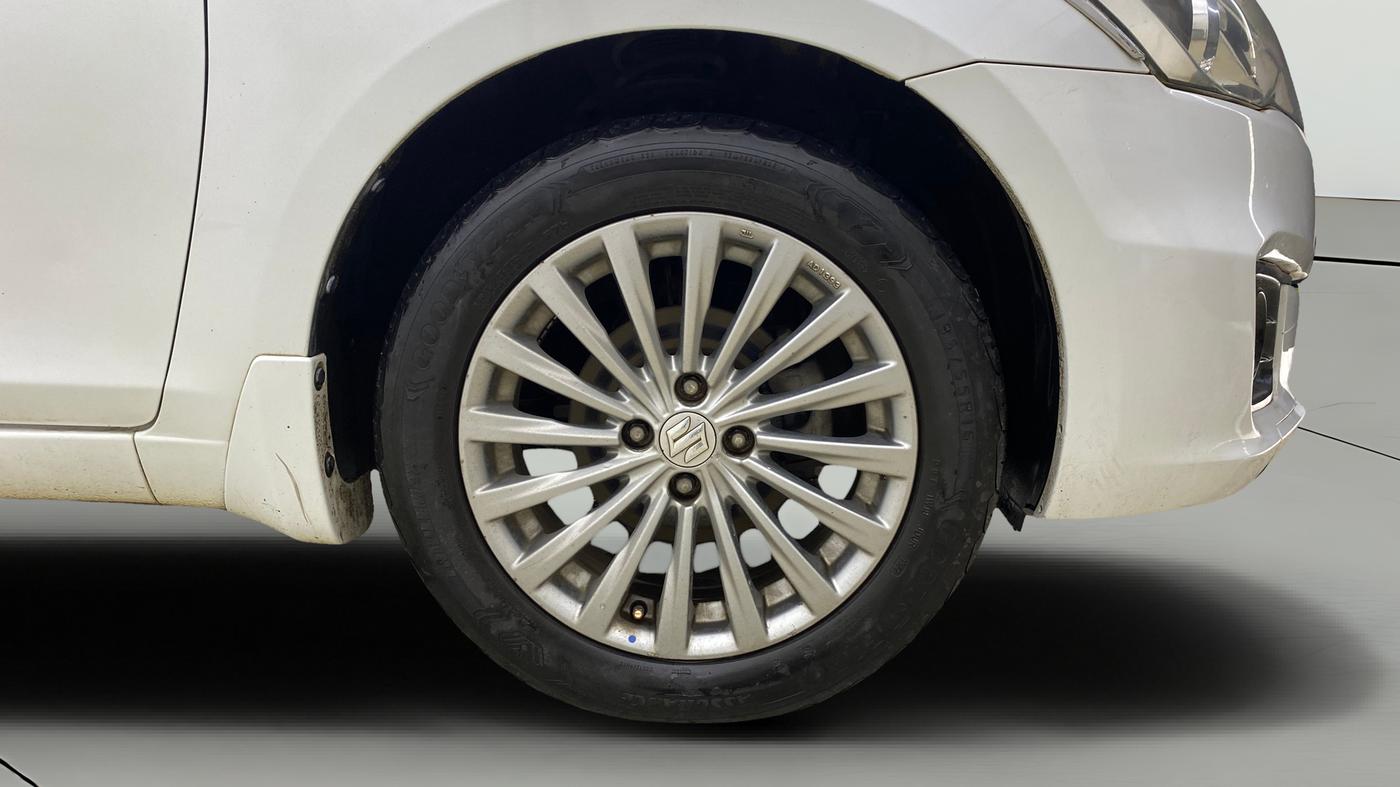 2016 Maruti Ciaz ZXI+, Petrol, Manual, 66,270 km, Right Front Wheel