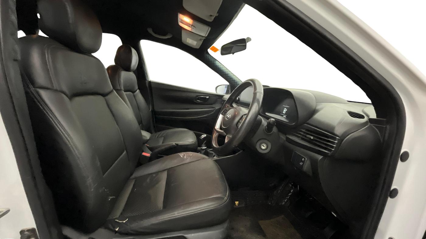 2022 Hyundai NEW I20 SPORTZ 1.5 MT, Diesel, Manual, 69,739 km, Right Side Front Door Cabin