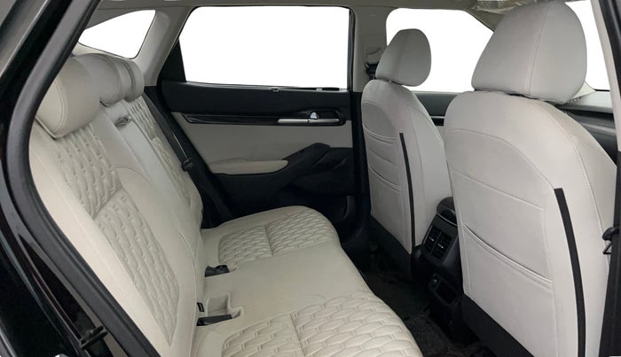 2022 KIA SELTOS HTX 1.5 PETROL, Petrol, Manual, 15,627 km, Right Side Rear Door Cabin