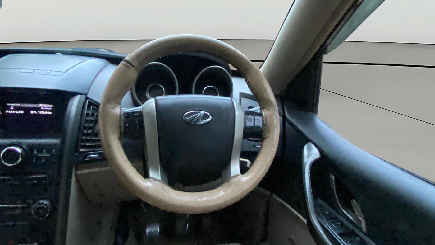 2016 Mahindra XUV500 W6, Diesel, Manual, 69,007 km, Steering Wheel Close Up