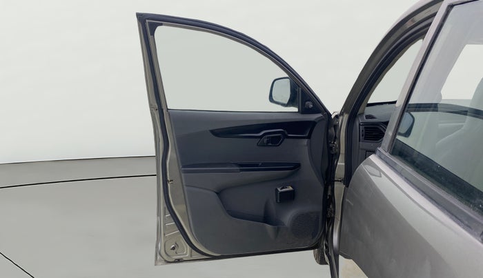 2018 Mahindra KUV 100 NXT K2 P 6 STR, Petrol, Manual, 27,851 km, LHS Front Door