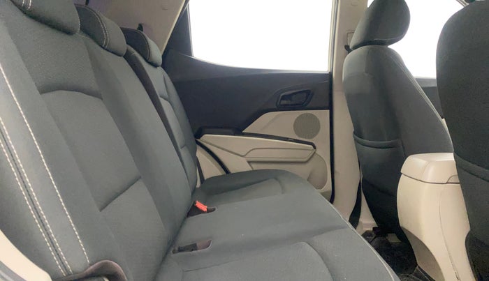 2019 Mahindra XUV300 W6 1.5 DIESEL, Diesel, Manual, 1,07,874 km, Right Side Rear Door Cabin