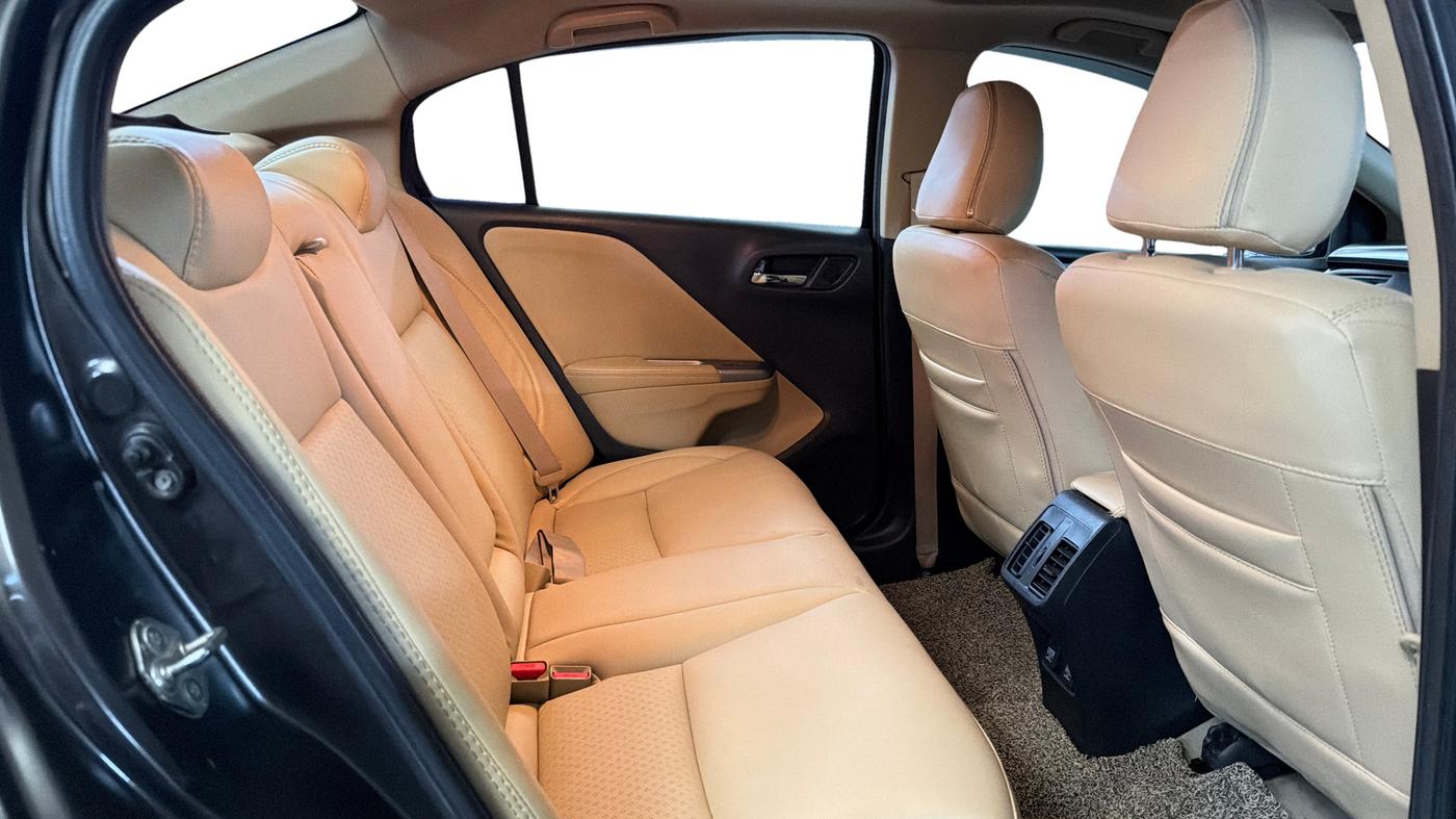 2015 Honda City 1.5L I-VTEC VX CVT, Petrol, Automatic, 1,05,324 km, Right Side Rear Door Cabin