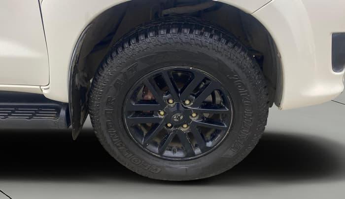 2013 Toyota Fortuner 3.0 4X2 AT, Diesel, Automatic, 1,25,493 km, Right Front Wheel