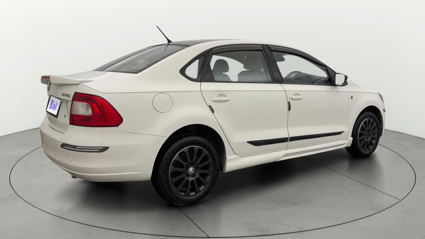 2015 Skoda Rapid 1.6 MPI ELEGANCE PLUS AT, Petrol, Automatic, 74,992 km, Right Back Diagonal
