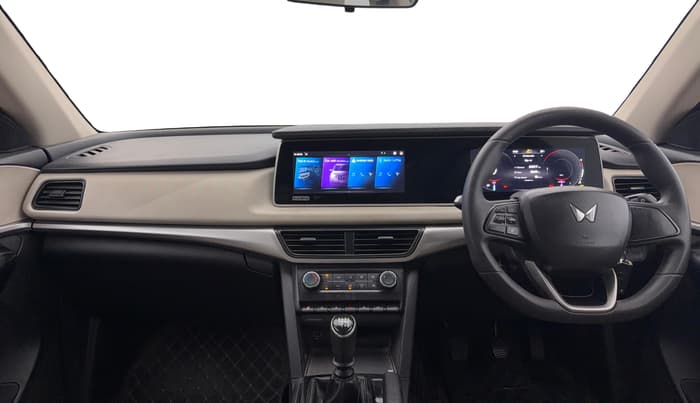 2022 Mahindra XUV700 AX 5 P MT 7 STR, Petrol, Manual, 55,215 km, Dashboard