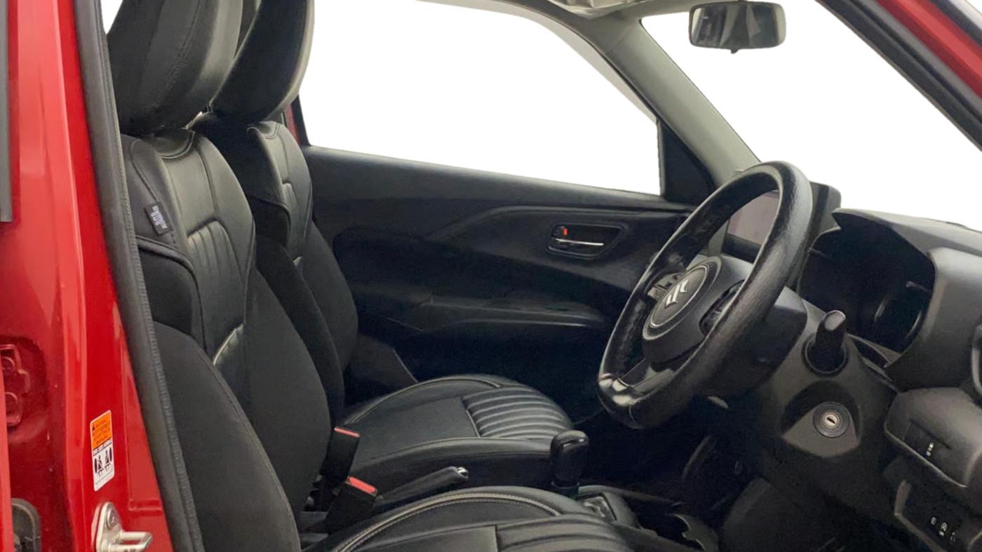 2024 Maruti Swift VXi AMT, Petrol, Automatic, 26,971 km, Right Side Front Door Cabin