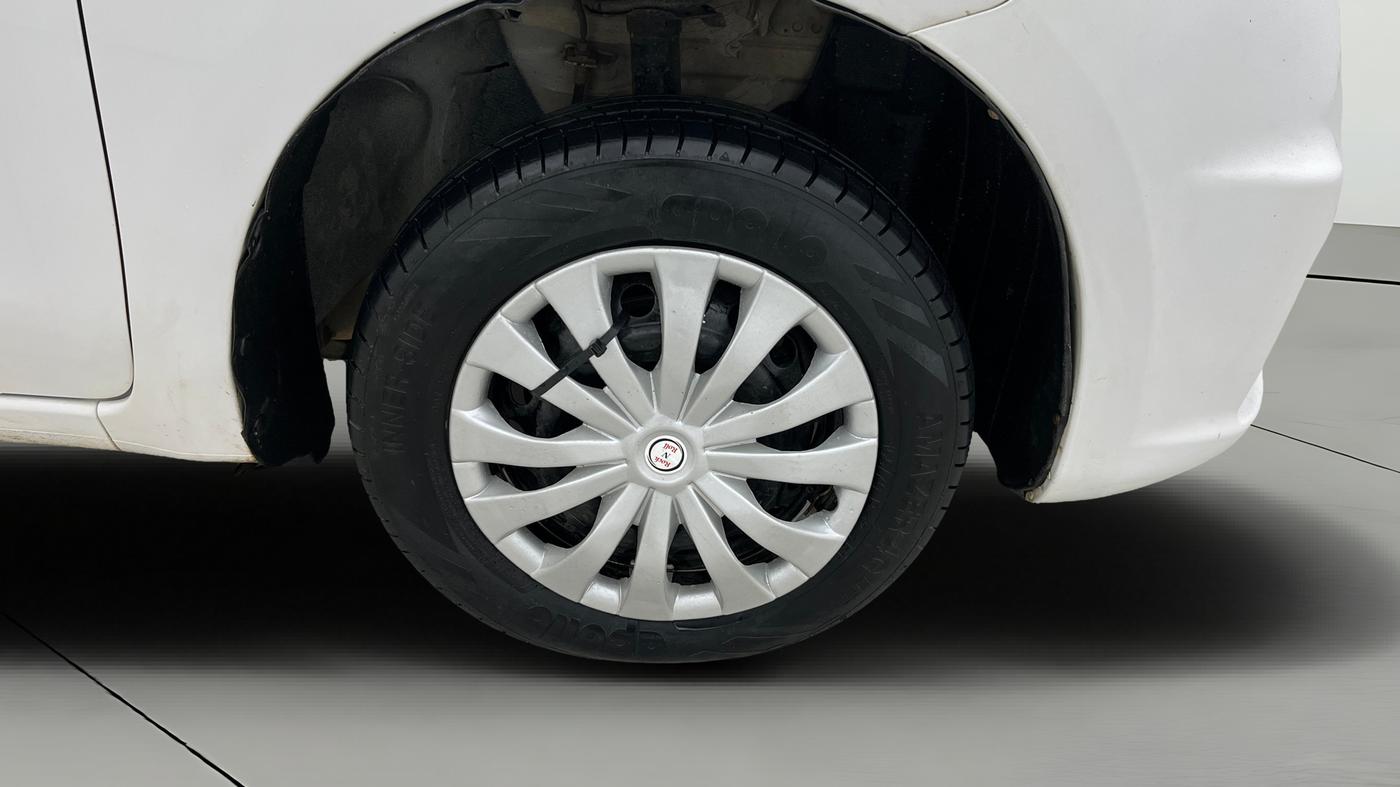 2016 Nissan Micra Active XL, Petrol, Manual, 33,839 km, Right Front Wheel
