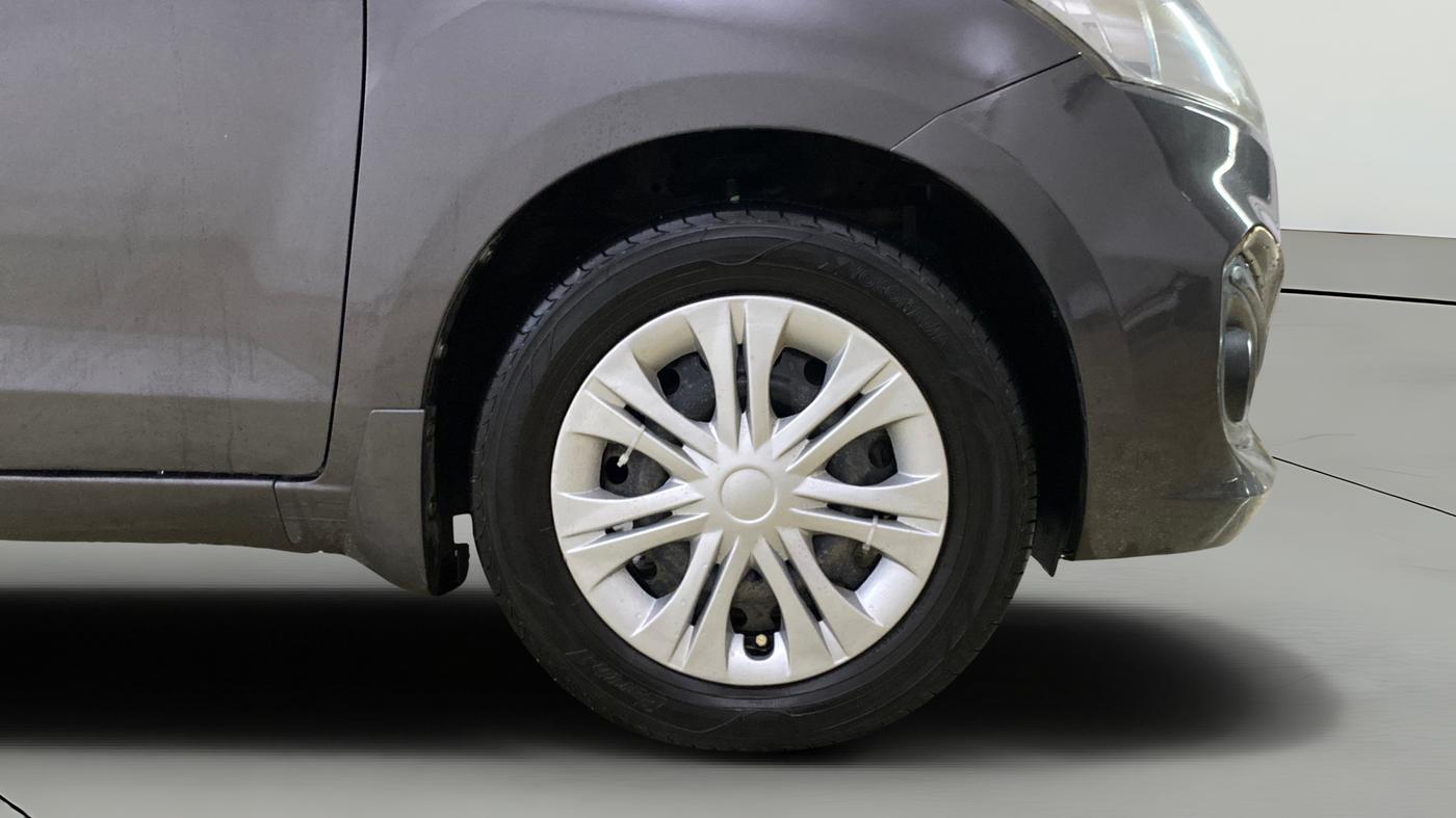 2016 Maruti Ertiga VXI CNG, CNG, Manual, 88,892 km, Right Front Wheel