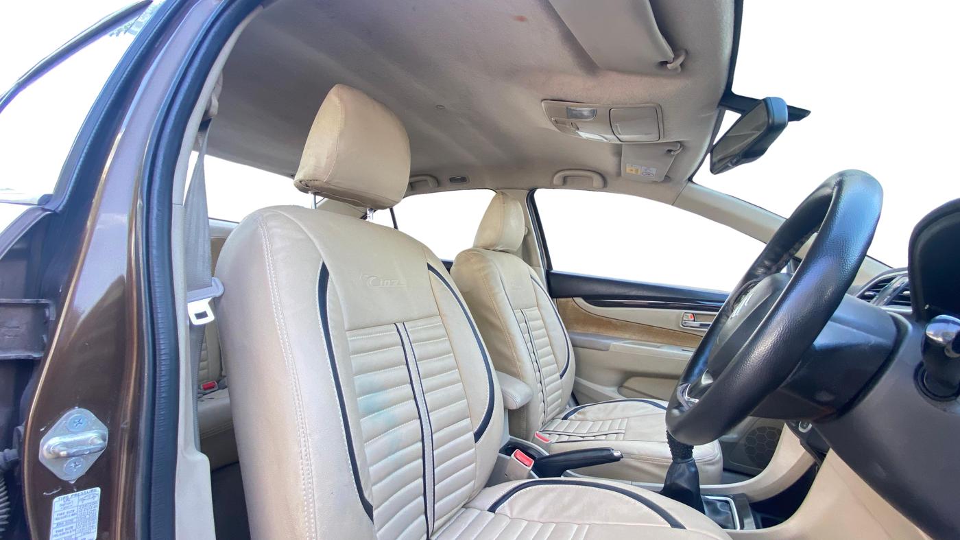 2015 Maruti Ciaz ZDI SHVS, Diesel, Manual, 66,228 km, Right Side Front Door Cabin