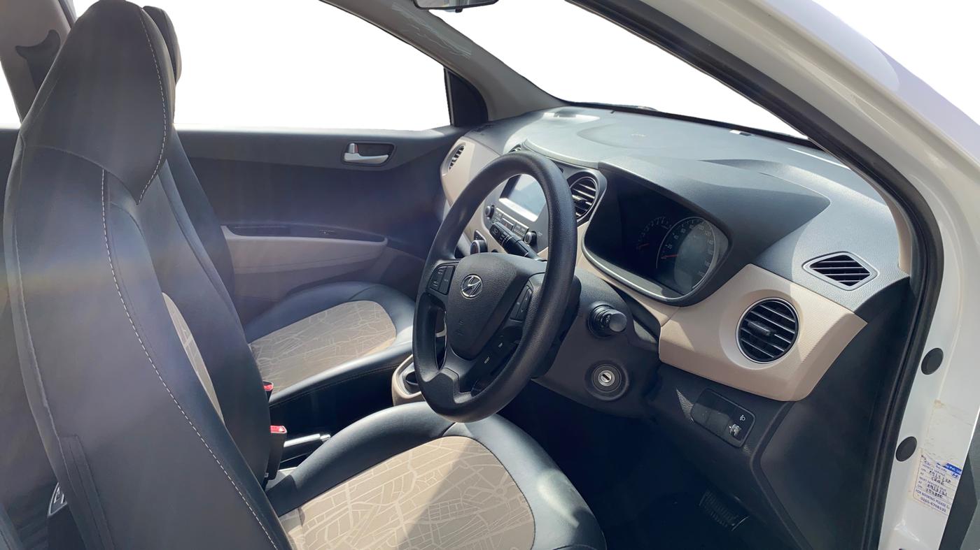 2019 Hyundai Grand i10 SPORTZ AT 1.2 KAPPA VTVT, Petrol, Automatic, 32,576 km, Right Side Front Door Cabin