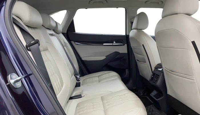 2023 KIA SELTOS  HTX 1.5 PETROL MT, Petrol, Manual, 13,029 km, Right Side Rear Door Cabin