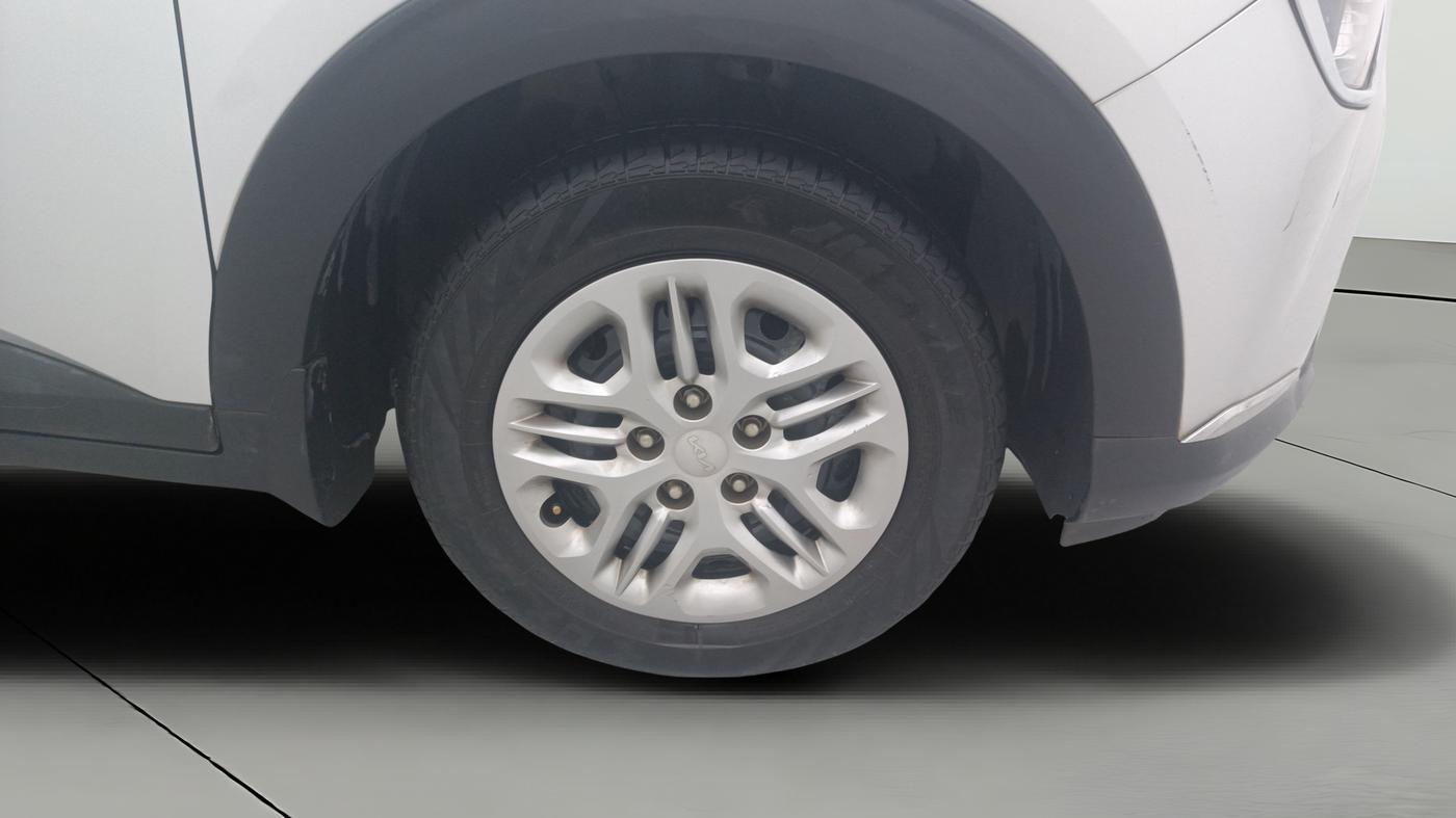 2024 KIA CARENS PRESTIGE 1.5 PETROL 7 STR, Petrol, Manual, 25,102 km, Right Front Wheel