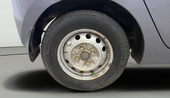 2016 Hyundai Eon ERA +, Petrol, Manual, 1,04,823 km, Right Rear Wheel