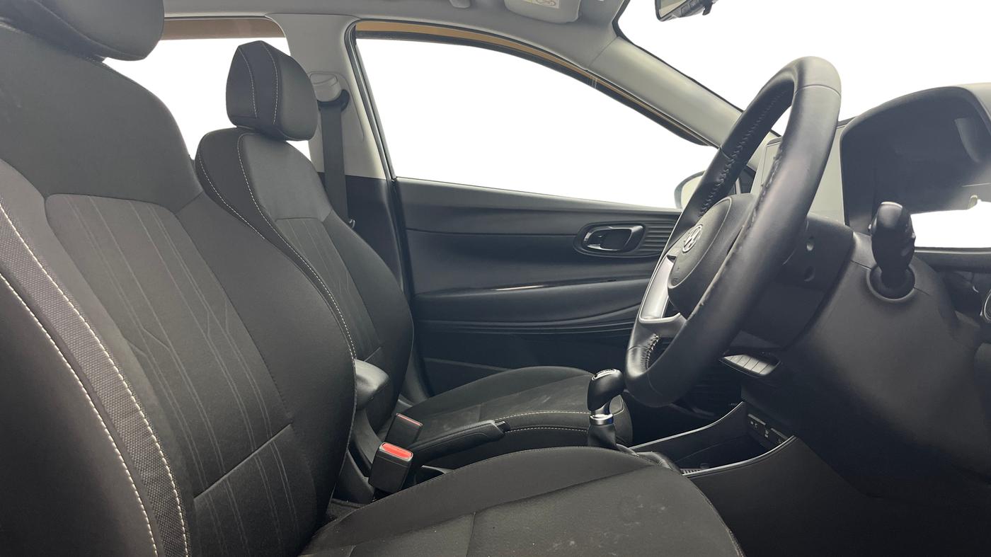2023 Hyundai NEW I20 ASTA (O) 1.2 MT, Petrol, Manual, 15,037 km, Right Side Front Door Cabin