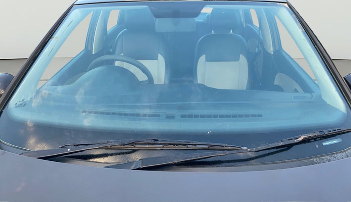 2016 Volkswagen Ameo TRENDLINE 1.2L, CNG, Manual, 1,38,957 km, Front Windshield