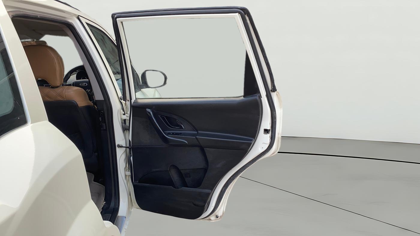 2019 Mahindra XUV500 W5, Diesel, Manual, 75,358 km, RHS Rear Door