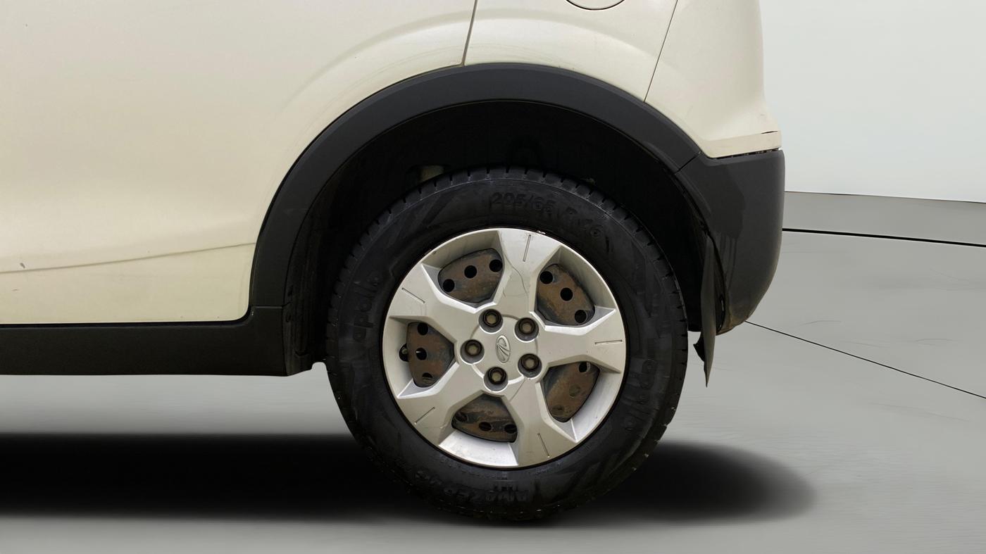 2022 Mahindra XUV300 W8 (O) 1.2 PETROL AMT, Petrol, Automatic, 80,718 km, Left Rear Wheel