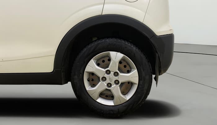 2022 Mahindra XUV300 W8 (O) 1.2 PETROL AMT, Petrol, Automatic, 80,718 km, Left Rear Wheel