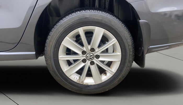 2016 Volkswagen Vento HIGHLINE 1.5 AT, Diesel, Automatic, 1,39,735 km, Left Rear Wheel