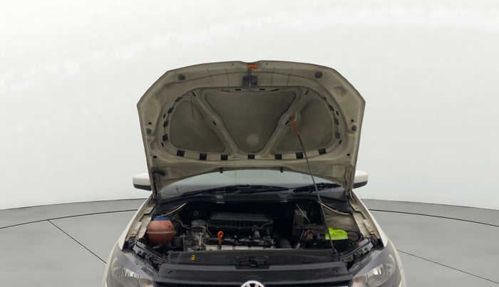 2013 Volkswagen Vento HIGHLINE 1.6 MPI, Petrol, Manual, 1,14,206 km, Open Bonet