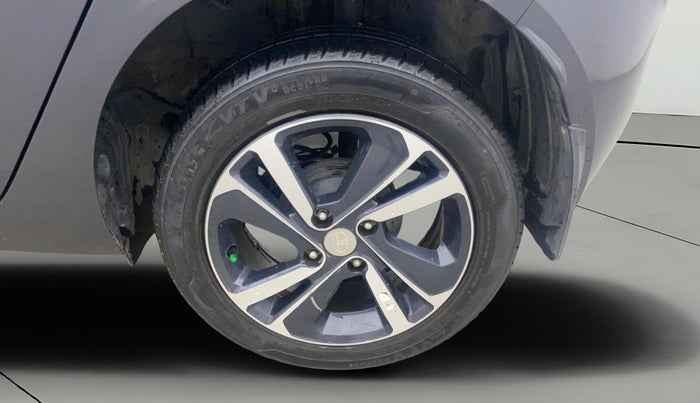 2020 Tata ALTROZ XZ PETROL, Petrol, Manual, 22,214 km, Left Rear Wheel