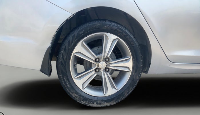 2018 Hyundai Verna 1.6 SX (O) CRDI MT, Diesel, Manual, 68,211 km, Right Rear Wheel